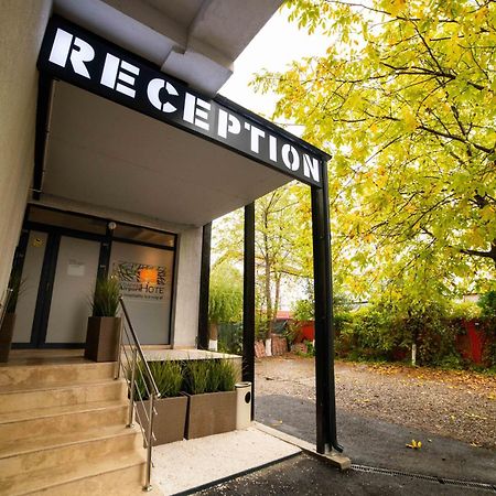 Bucharest Airport Accomodation Otopeni Exterior foto