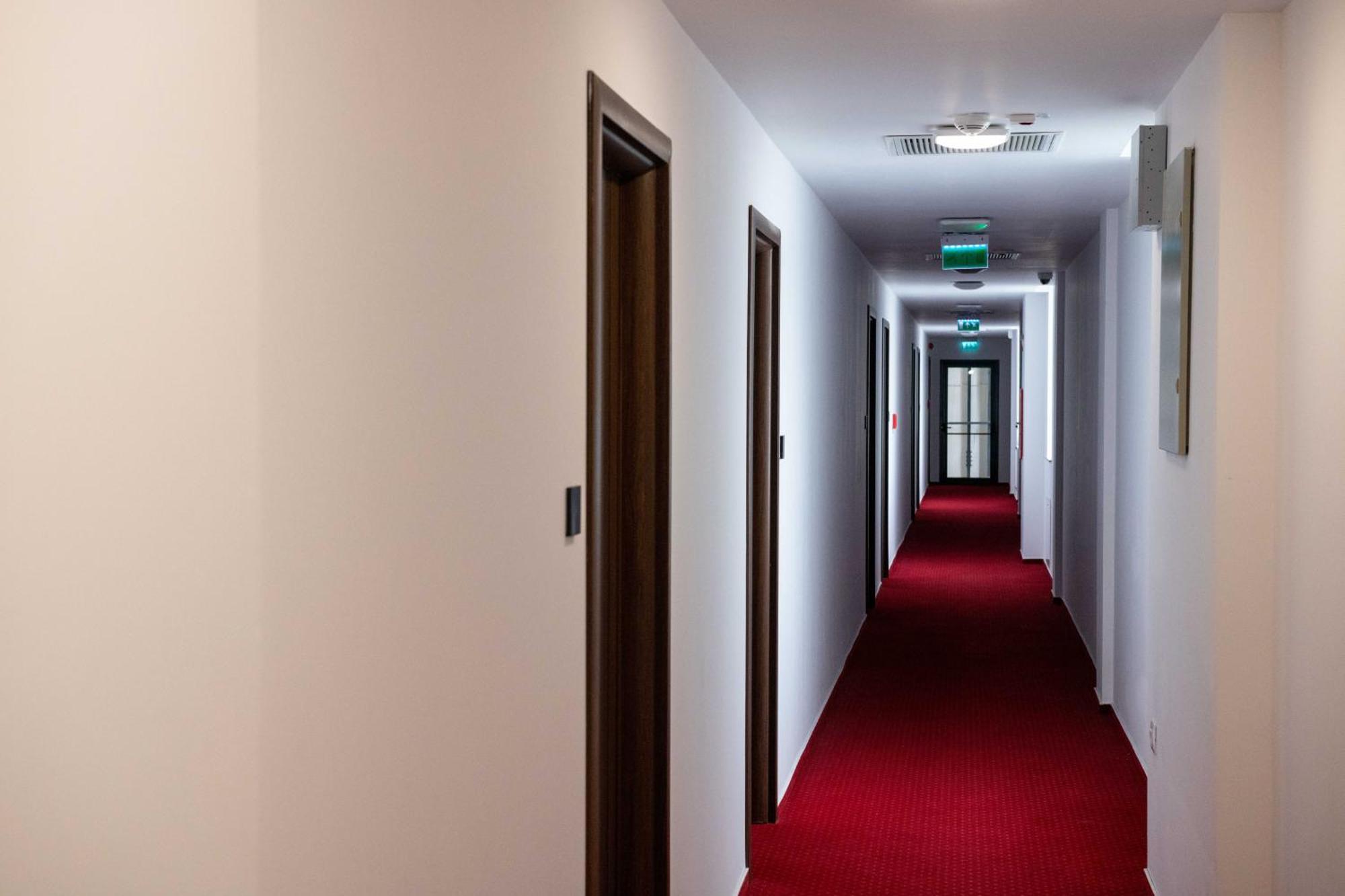 Bucharest Airport Accomodation Otopeni Exterior foto