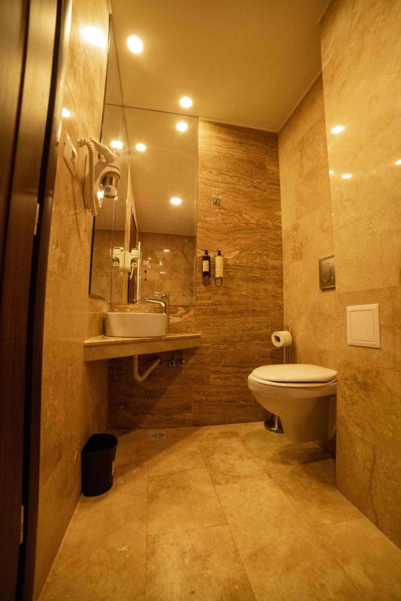 Bucharest Airport Accomodation Otopeni Exterior foto
