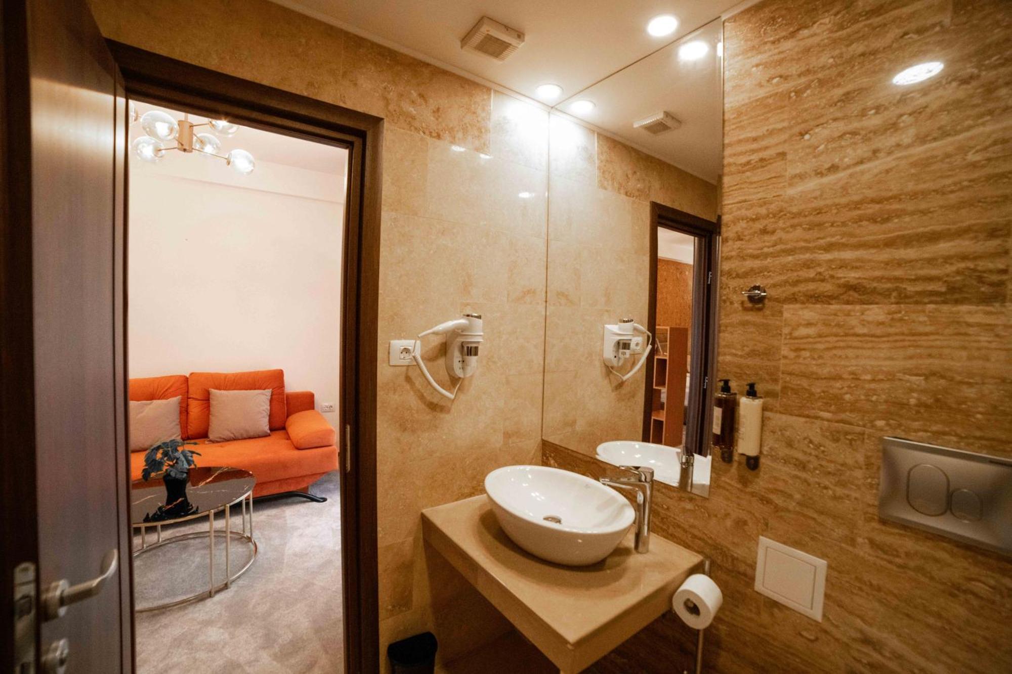 Bucharest Airport Accomodation Otopeni Exterior foto