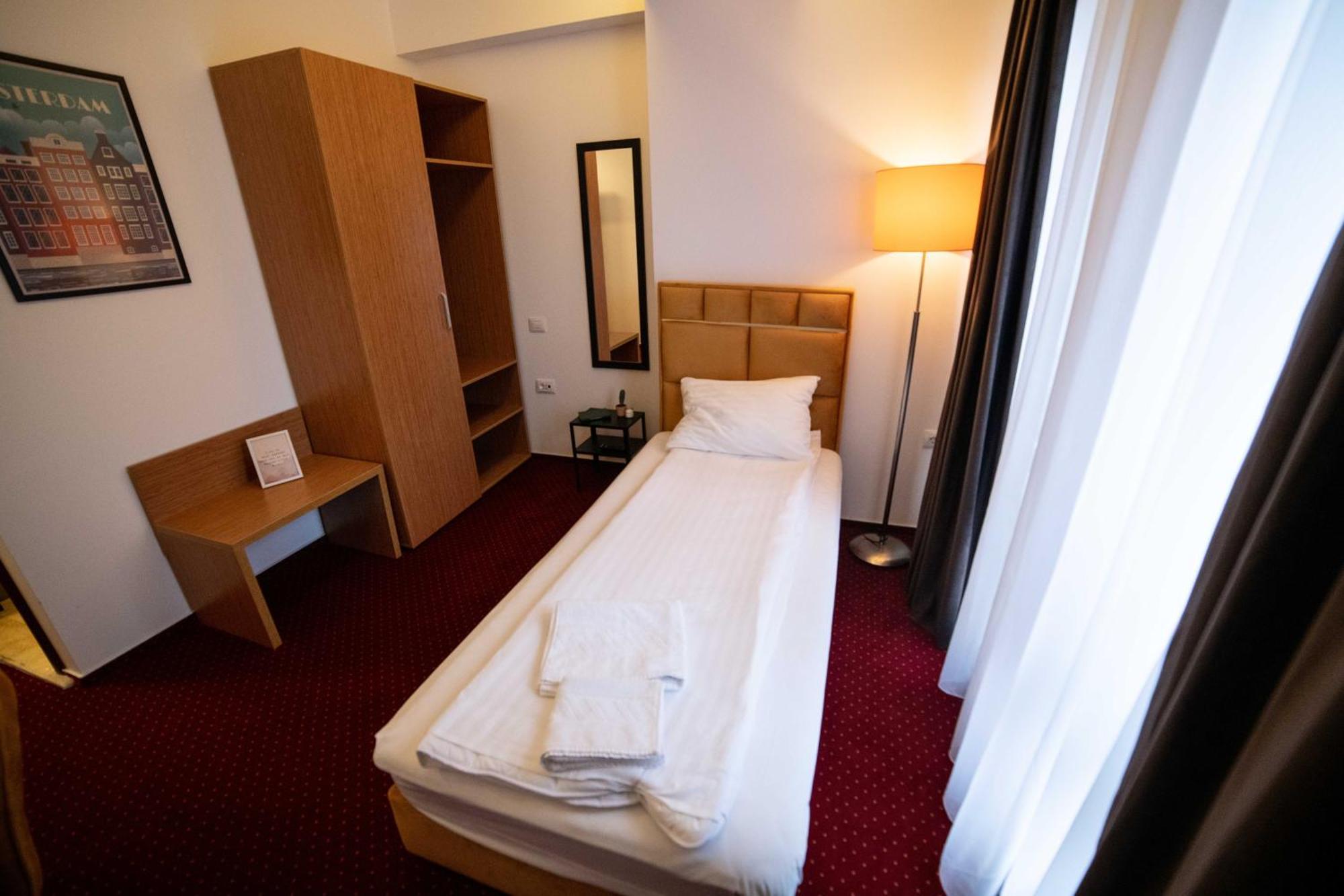 Bucharest Airport Accomodation Otopeni Exterior foto