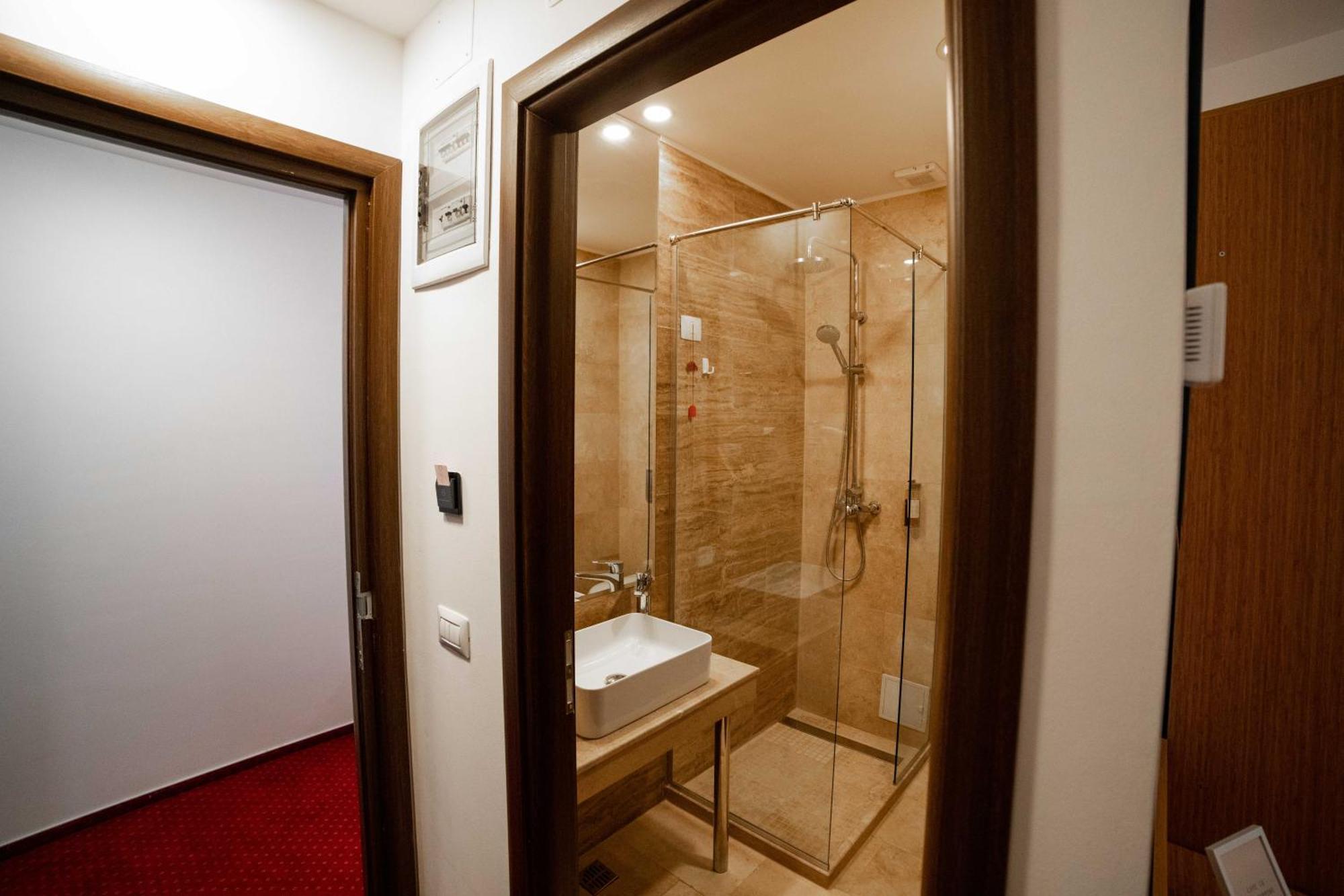Bucharest Airport Accomodation Otopeni Exterior foto