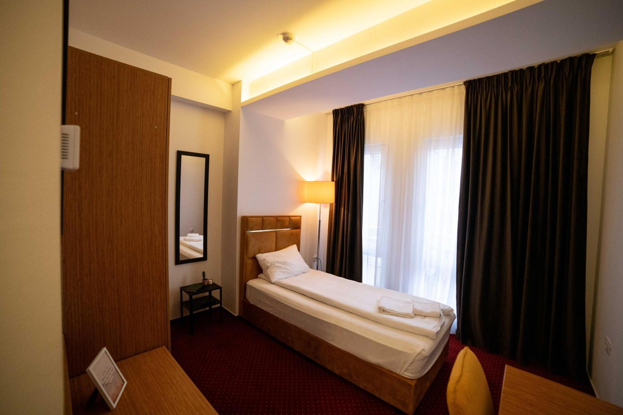 Bucharest Airport Accomodation Otopeni Exterior foto