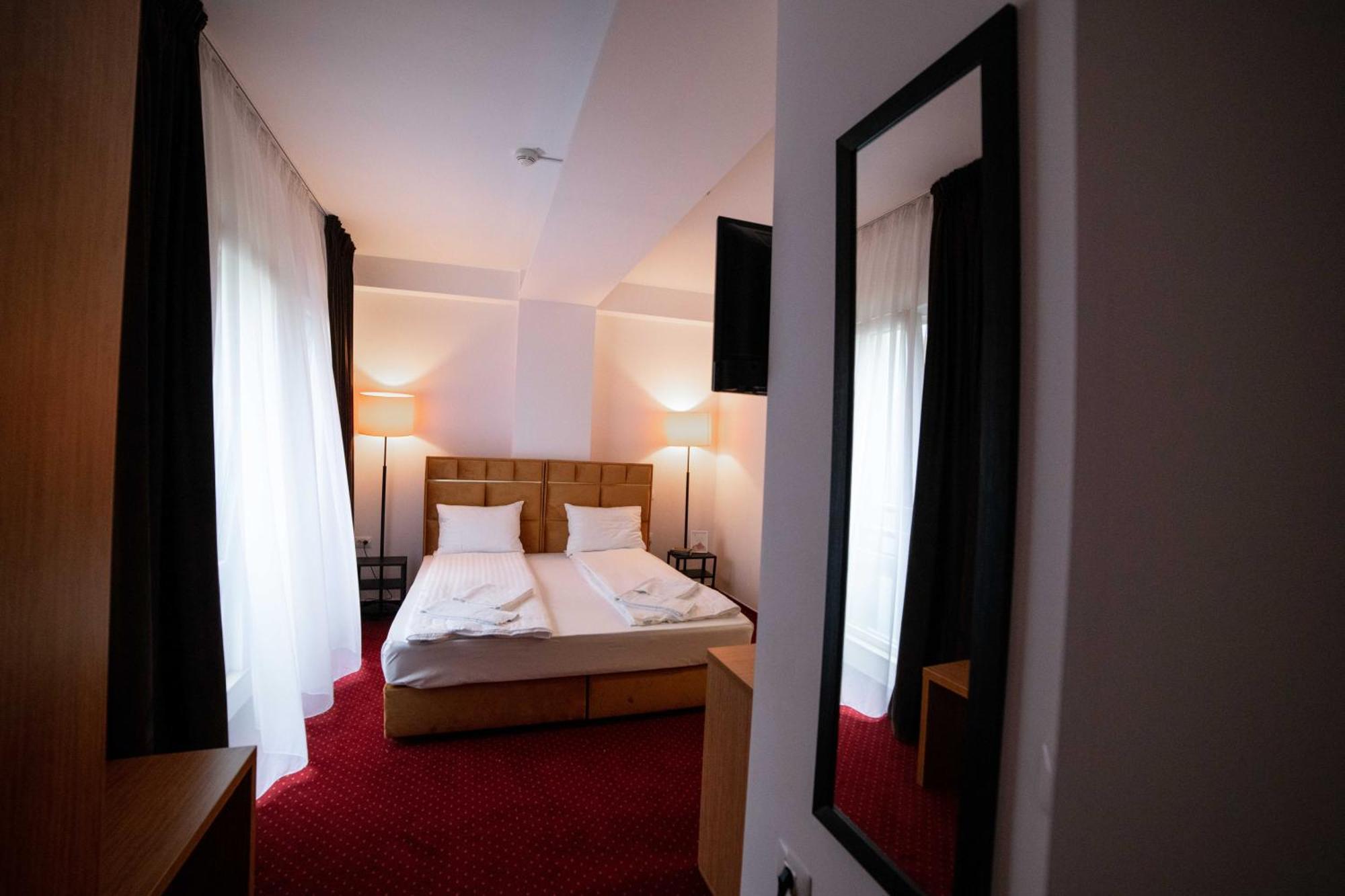 Bucharest Airport Accomodation Otopeni Exterior foto